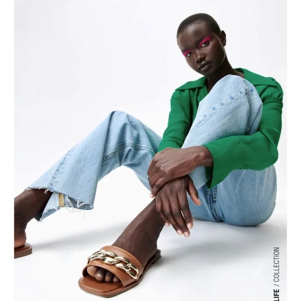 Zara* Flat Leather Sandal with Chunky Chain - Picture 4 of 6